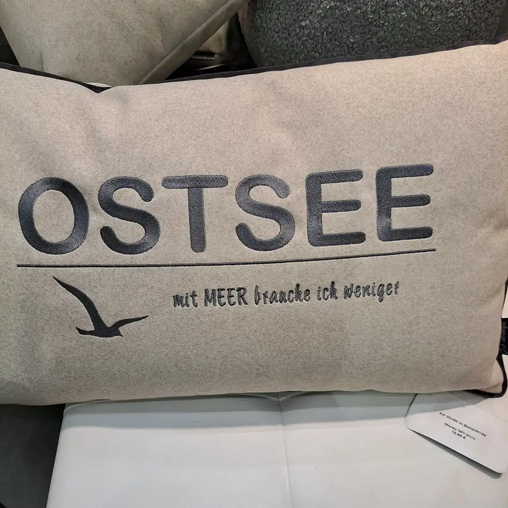 Individuelle Bestickung von Kissen
